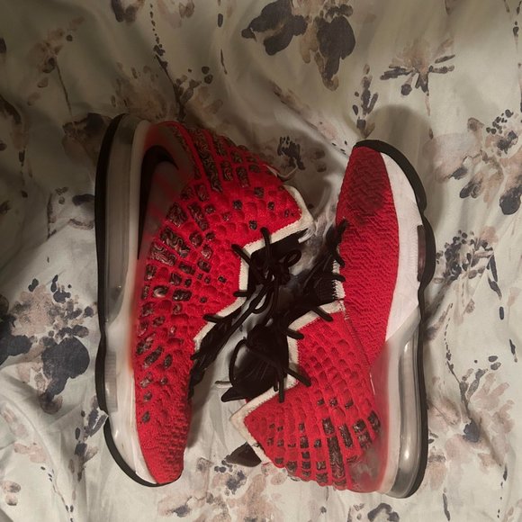 Nike Lebron 17 - Picture 8 of 9